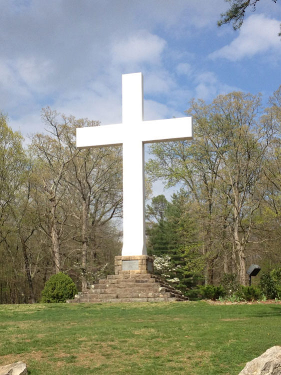 sewanee memorial cross on the cumberland plateau