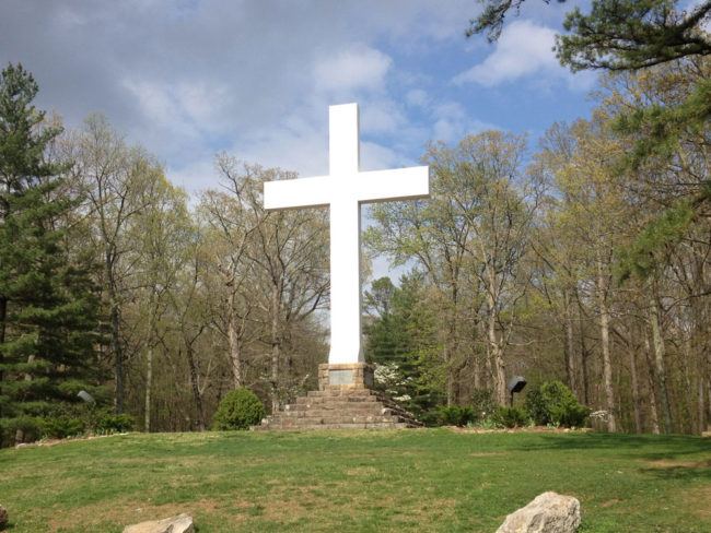 sewanee memorial cross on the cumberland plateau